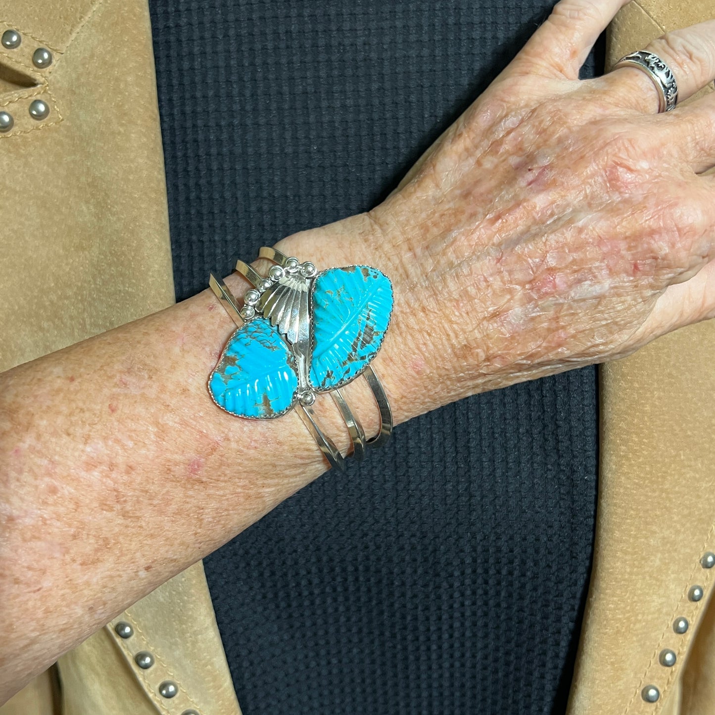6 3/4" Blue Kingman Turquoise carved leaf bracelet sterling silver Lyolita Tsattie Zuni BR7