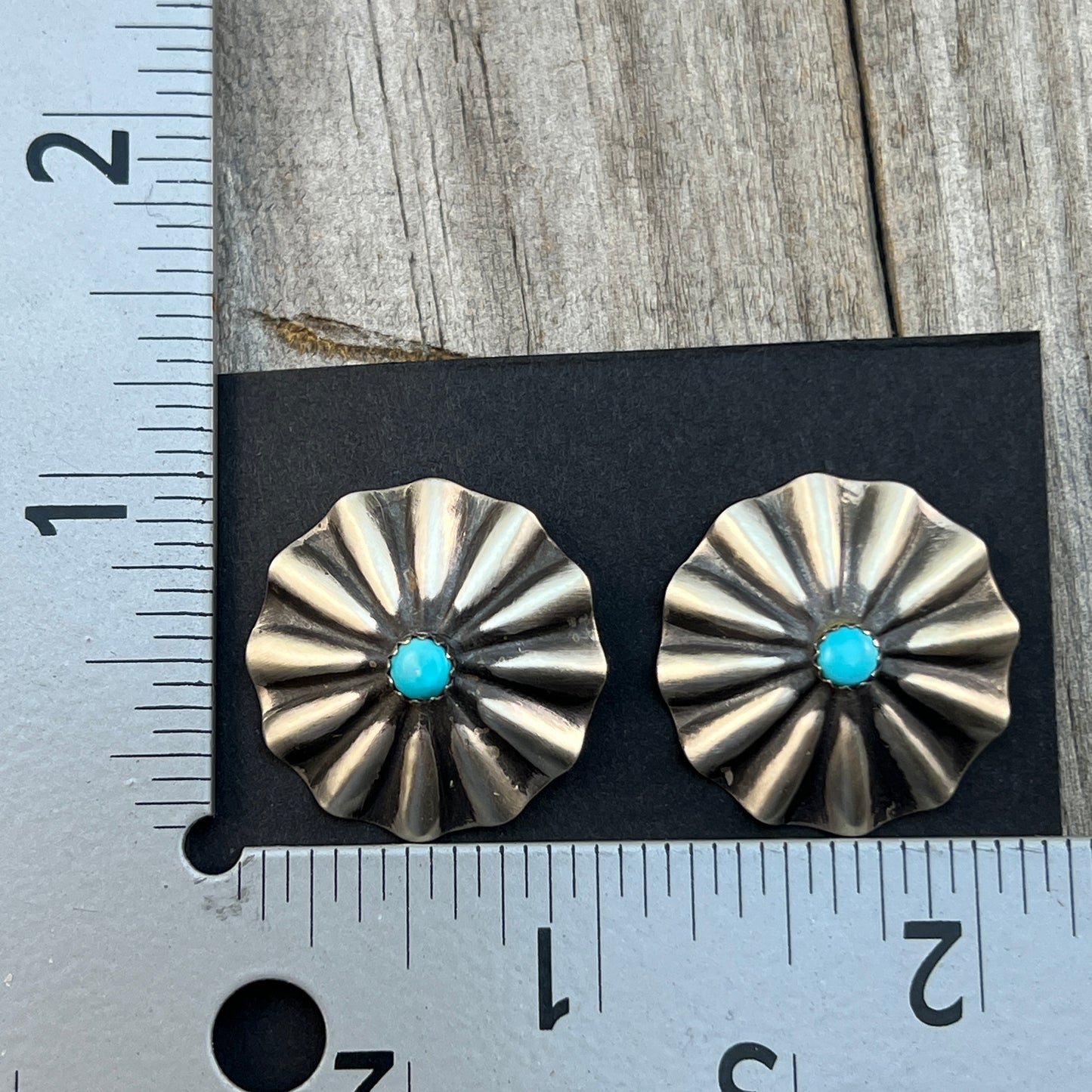 1" lightweight Corrugated fluted stamped turquoise concho earrings Sterling silver Arlene Soce 657