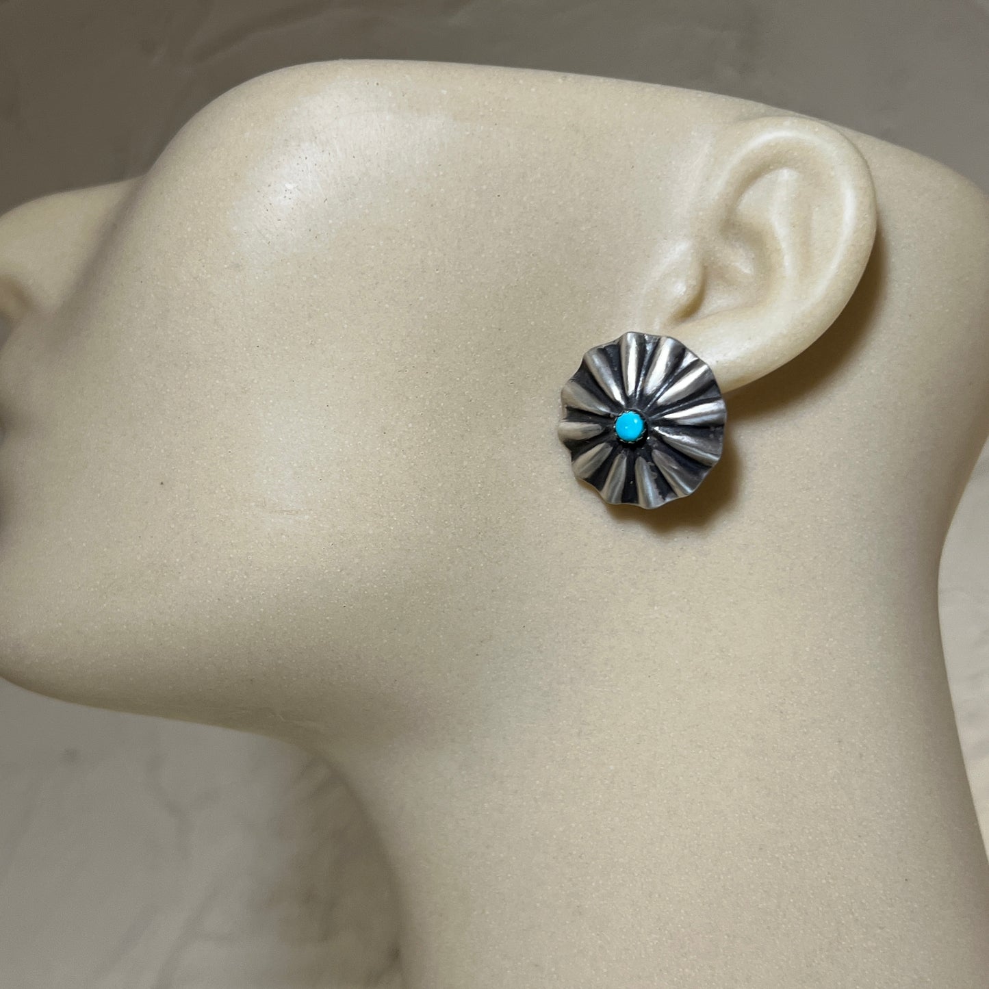 1" lightweight Corrugated fluted stamped turquoise concho earrings Sterling silver Arlene Soce 657