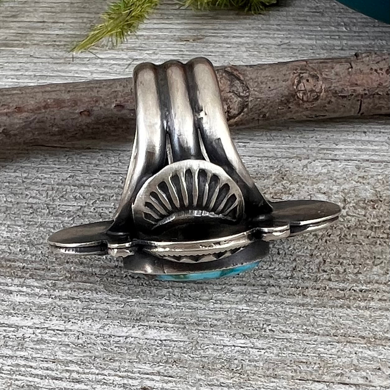 Size 7.5 / D Beautiful High Grade, Blue, Kingman spiderweb Turquoise ring, Heavy handmade by Navajo artist, Gilbert Tom, signed,
