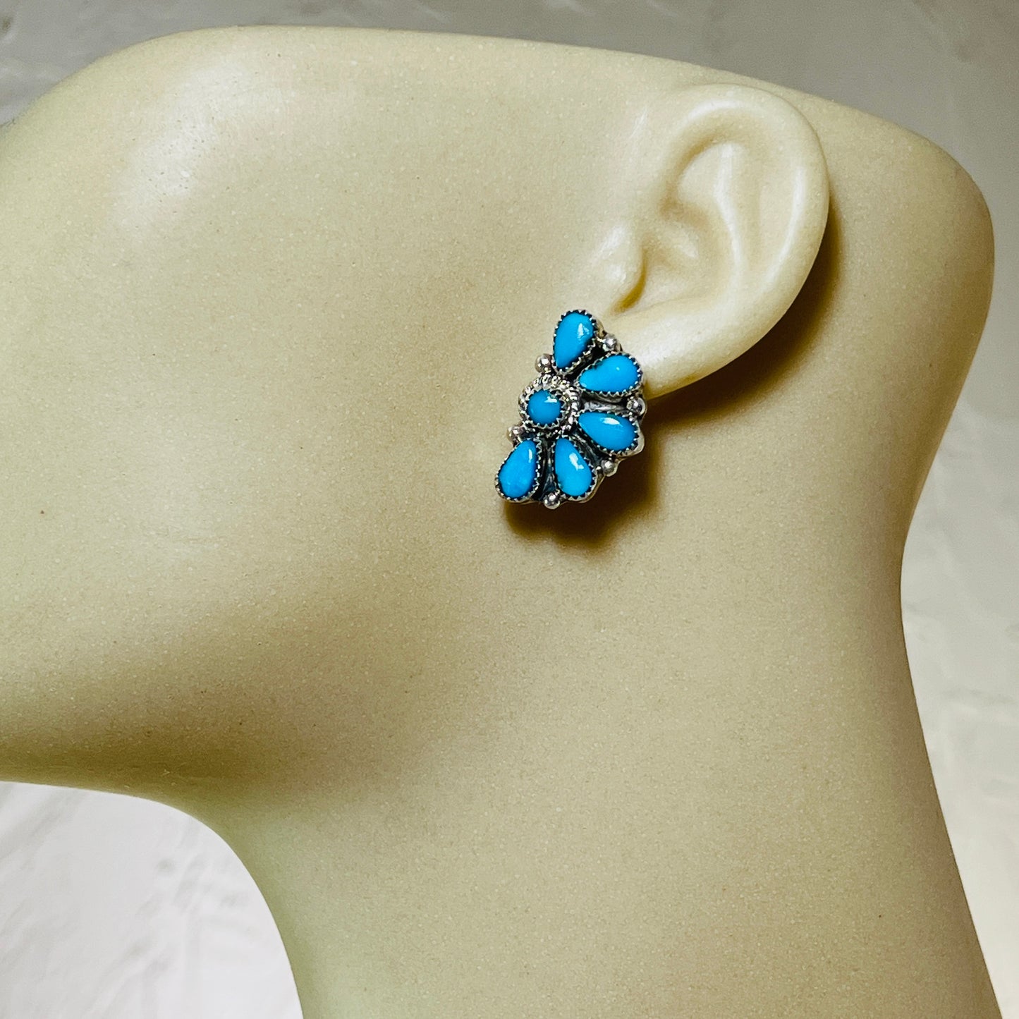 Bright Blue Kingman turquoise Half Cluster earrings Alicia Wilson Zuni signed 876